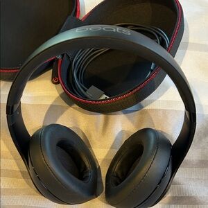 Beats by Dre Black Over-Ear Headphones